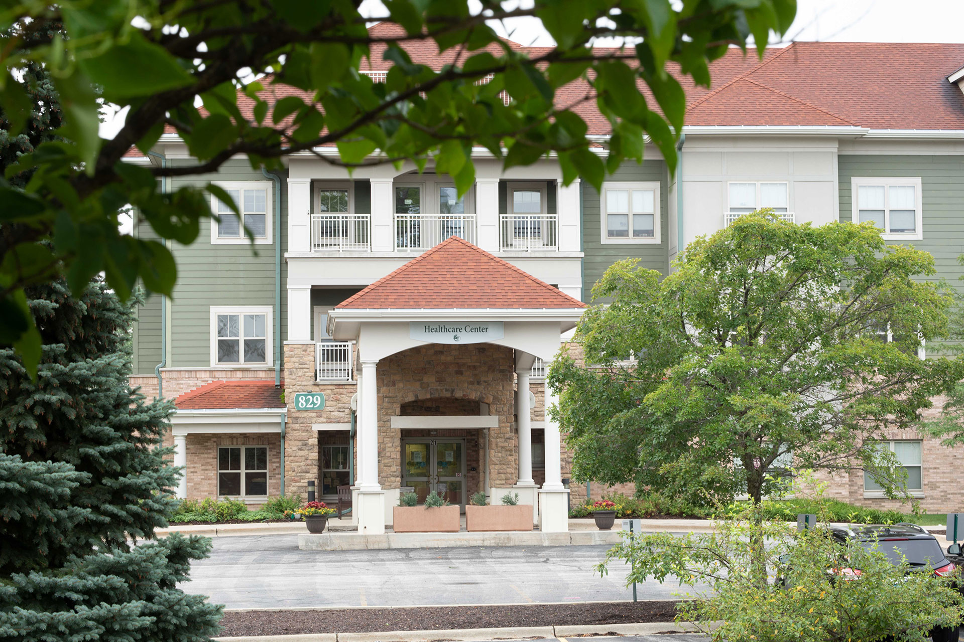 The Oaks at Bartlett | Building exterior