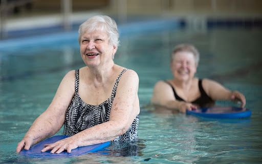 Oaks at Bartlett residents swimming in the pool